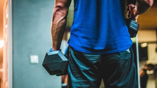 Orthopaedic surgeon reveals 1 common exercise that destroys your ...