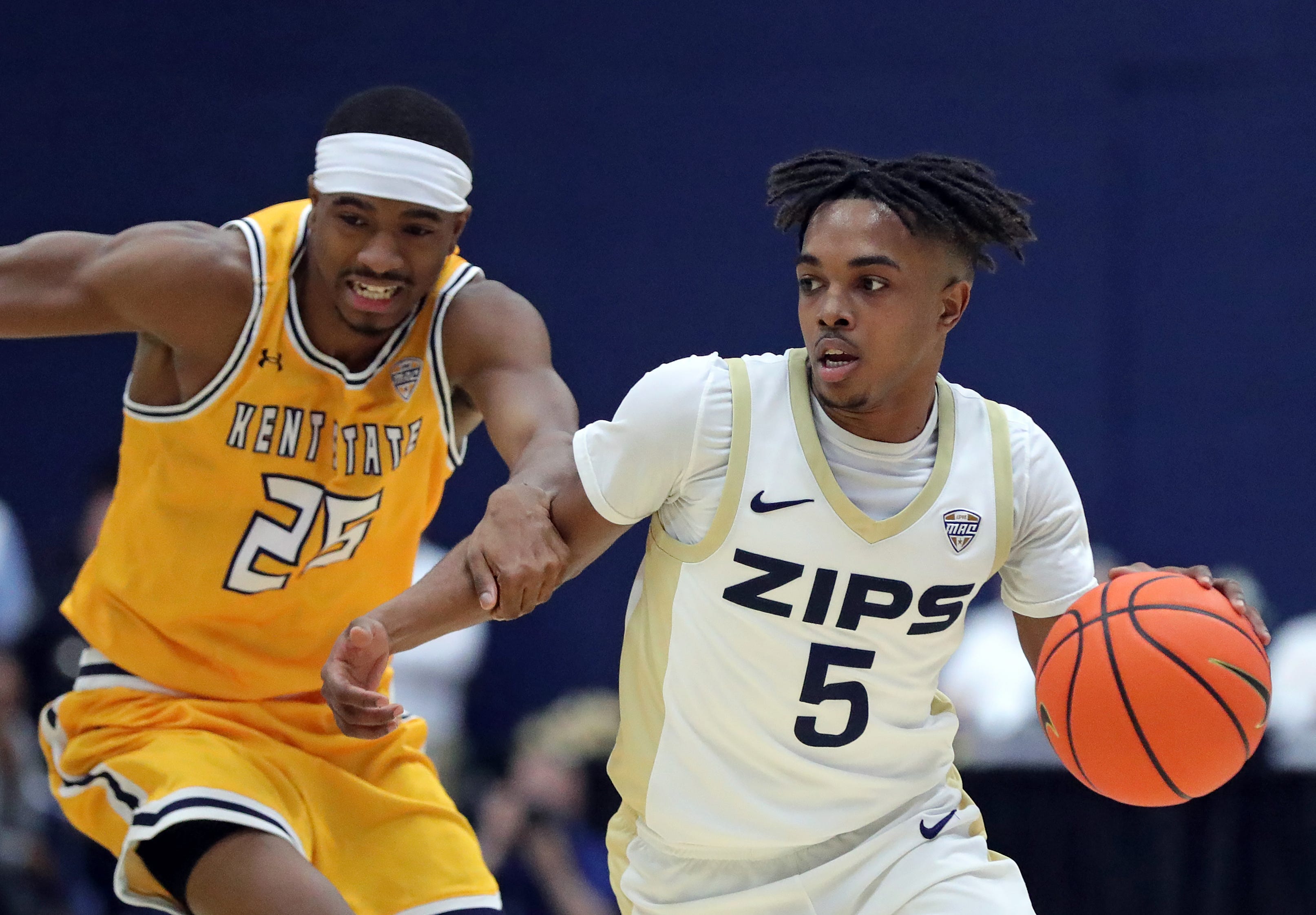 Tavari Johnson, Bowen Hardman guide Akron to basketball win over Kent