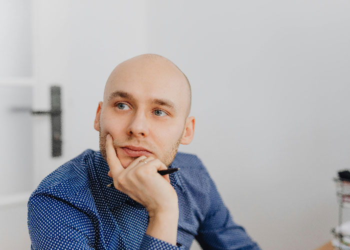 40 Indicators That The Person You’re Talking To Is Super Smart And Hides It Well