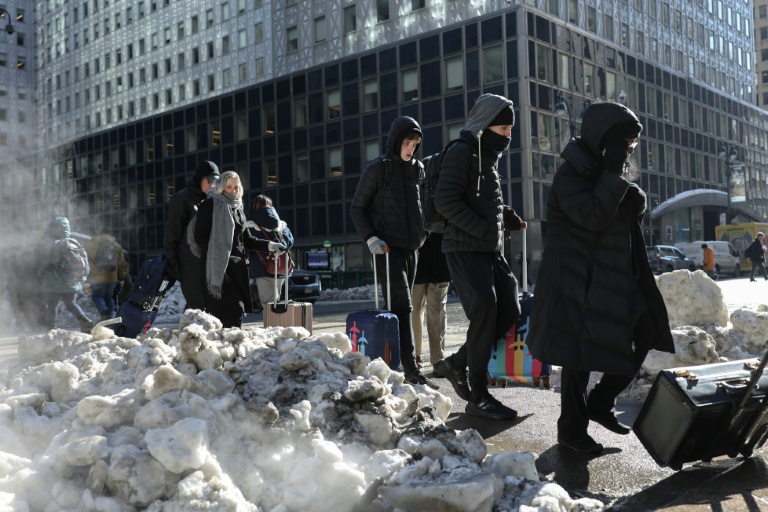 Snow storm barrels into southern US as blast of icy weather widens<br><br>