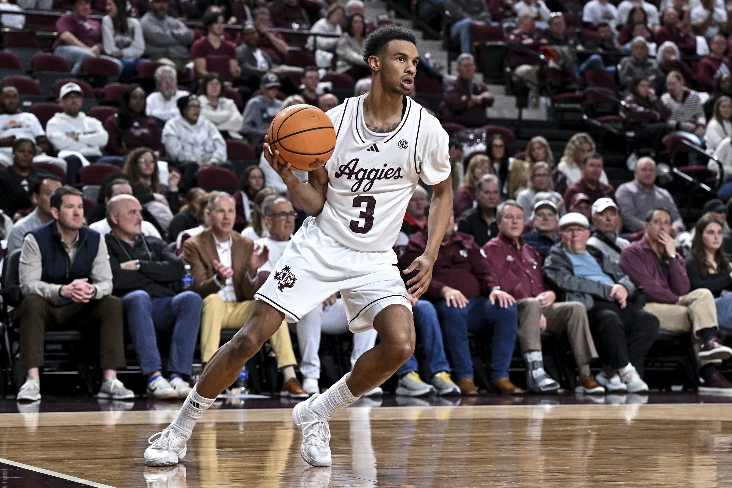 Overlooked SEC program remains atop conference with blowout road win