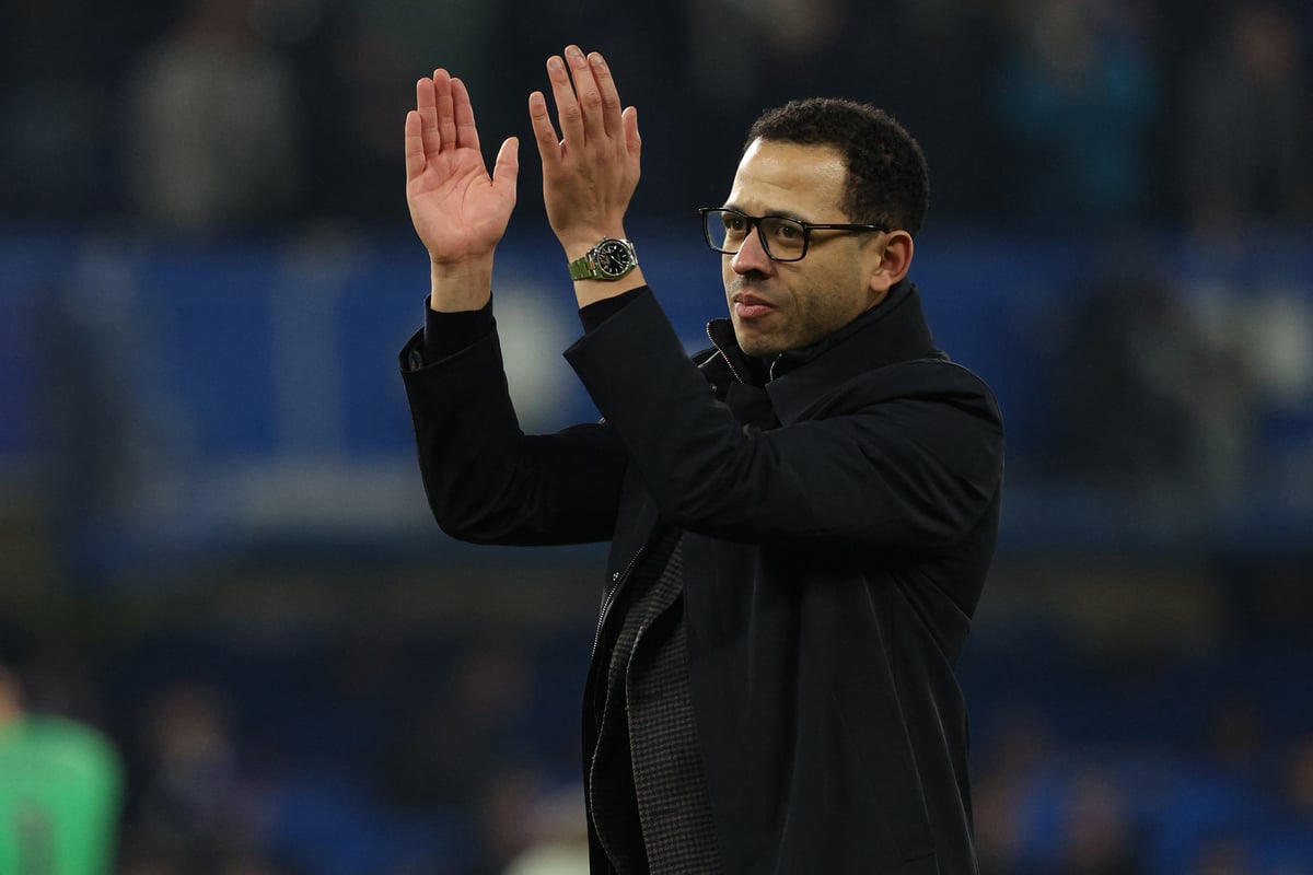 Liam Rosenior envía un mensaje a los aficionados del Chelsea tras los fuertes abucheos