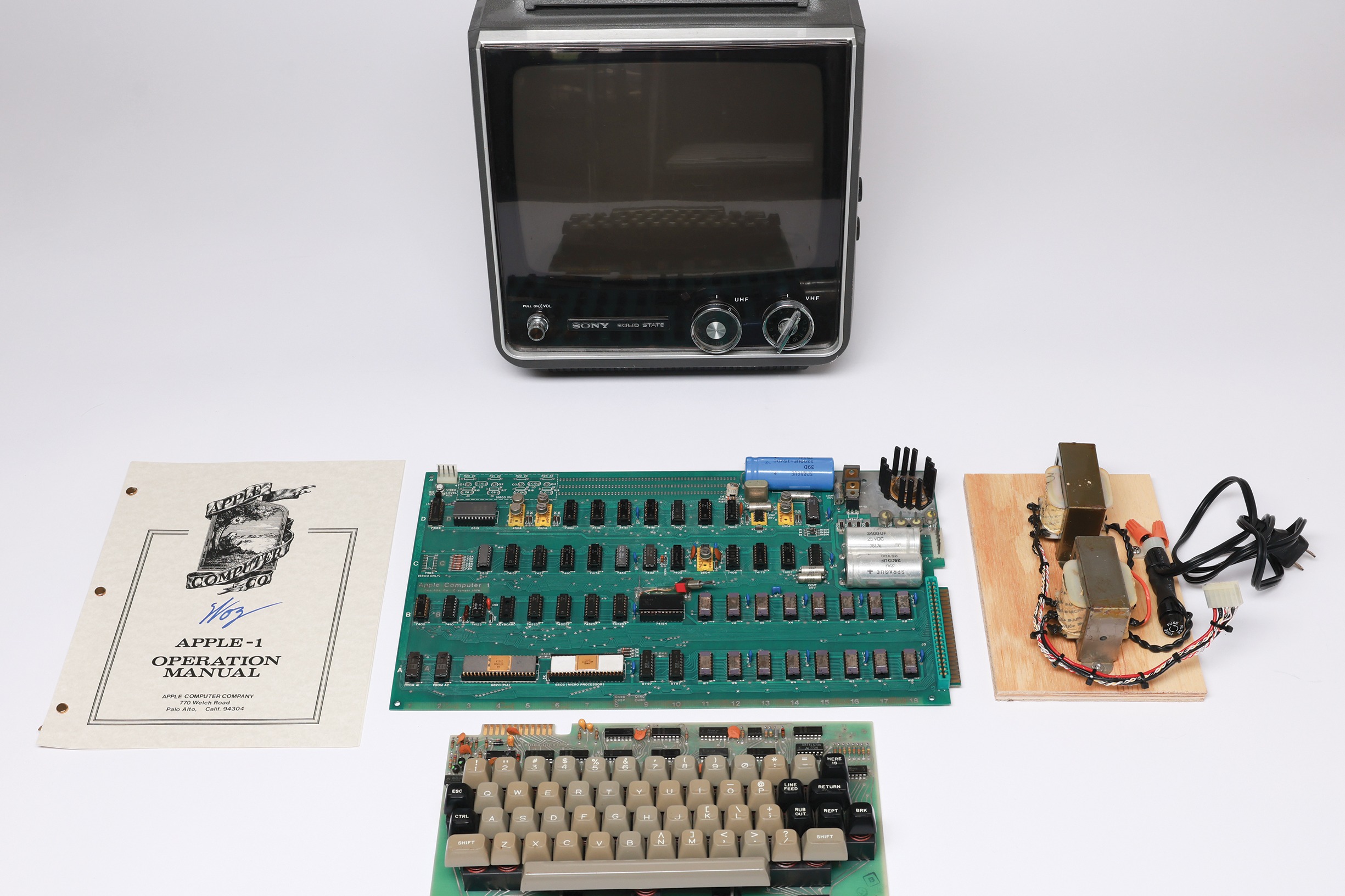 First-ever Apple check signed by Steve Jobs sells for a whopping $2.4M ...