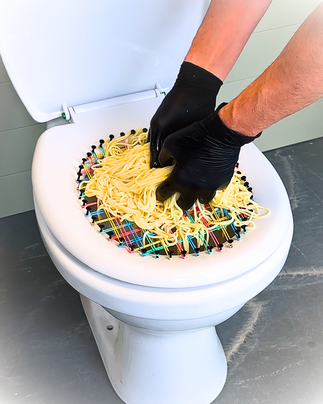 Strain spaghetti using a toilet seat hack 😂🍝