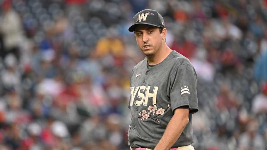 Popular former SF Giants reliever signs with D-backs on minor league deal