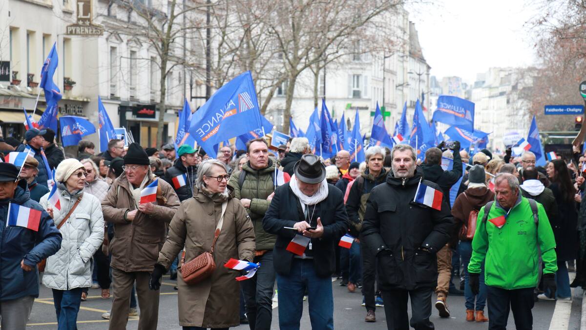 Manifestations en France : Des milliers de personnes dans les rues en ...