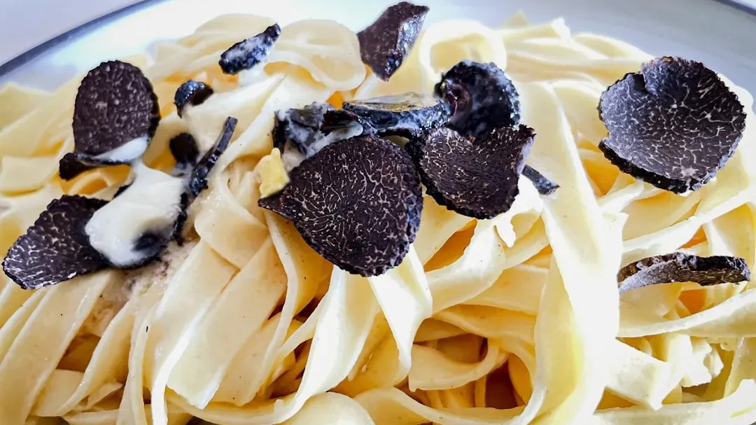 10 restaurant scams industry insiders say customers commonly fall for