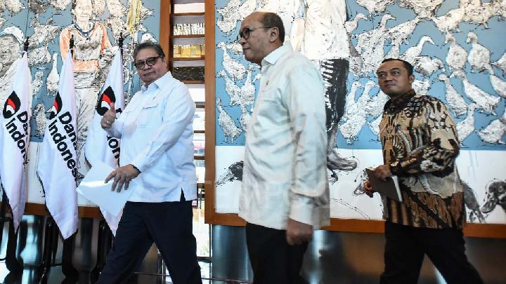 Menteri Koordinator Bidang Perekonomian Airlangga Hartarto memberikan pernyataan.