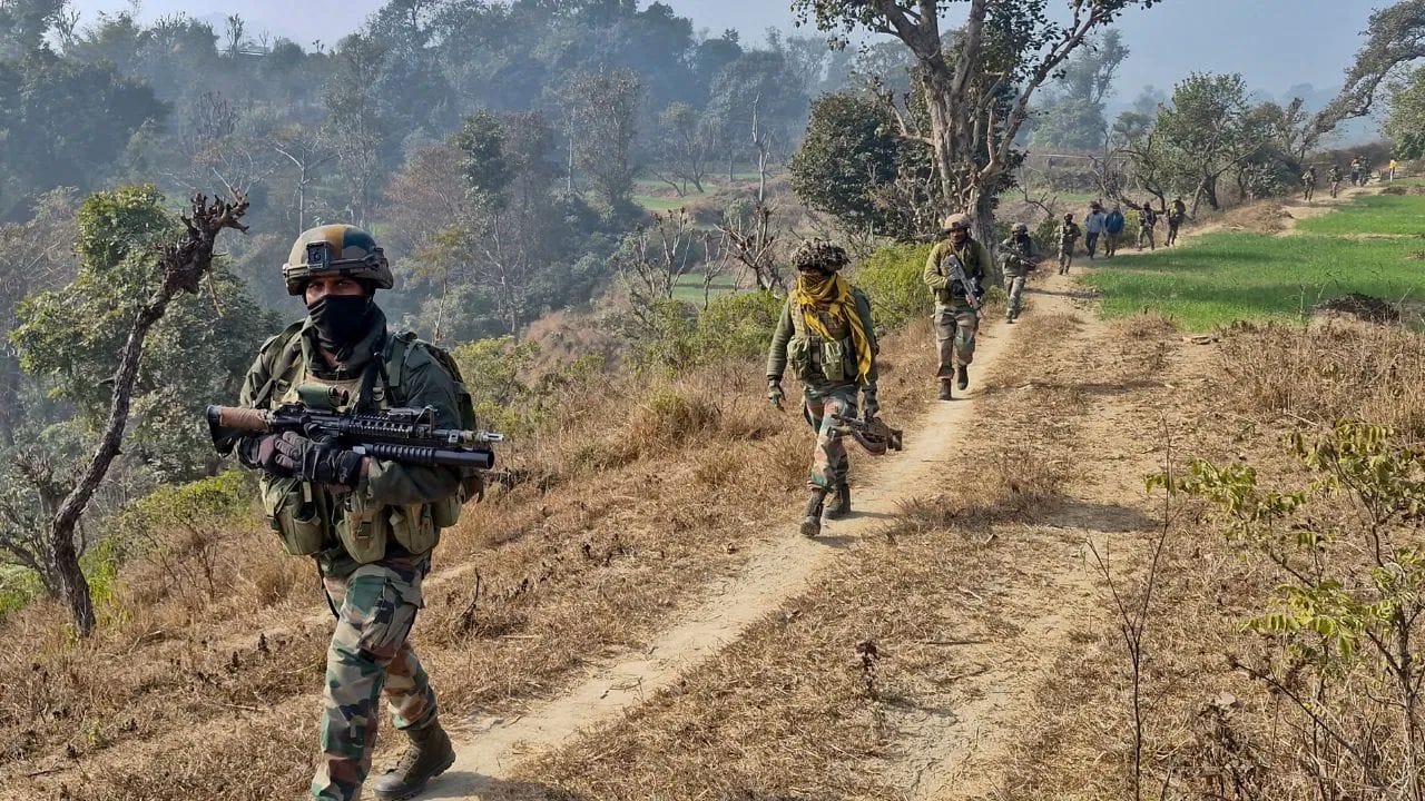 जम्मू-कश्मीर: इधर किश्तवार में जारी है Operation TRASHI-I, उधर थकरेई ...