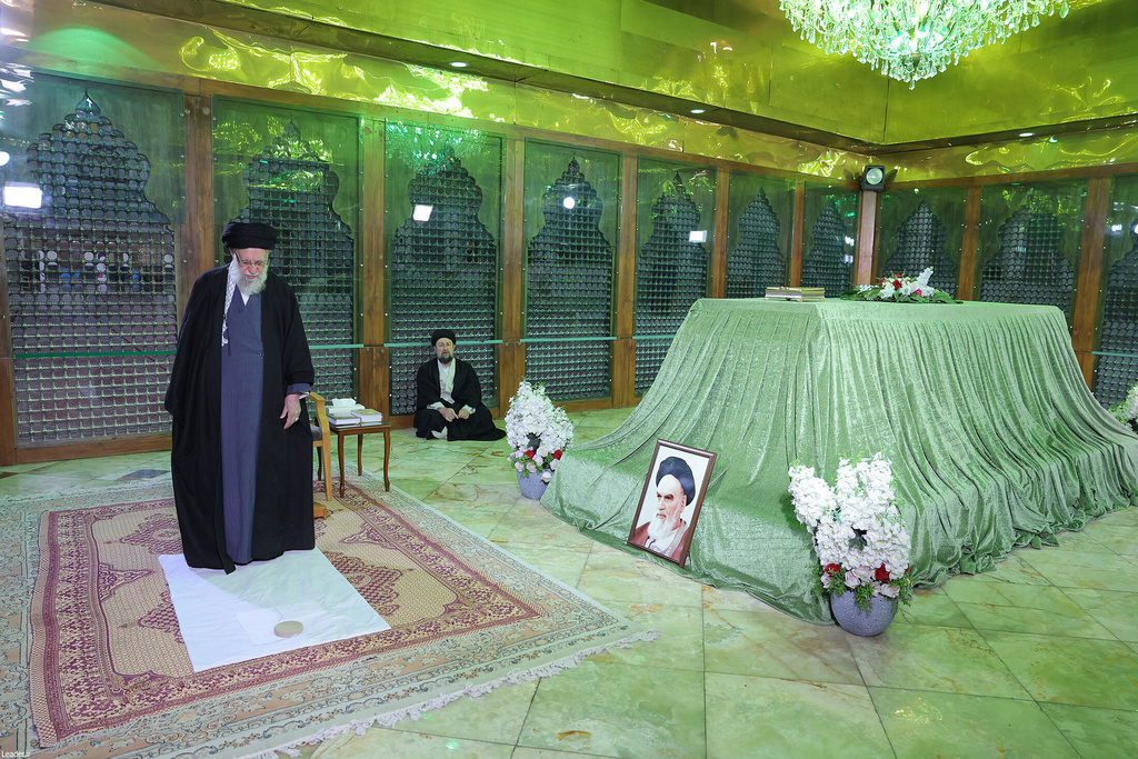 Blast in Iran port city kills 1, wounds 14 before Strait of Hormuz naval drill watched by US<br>