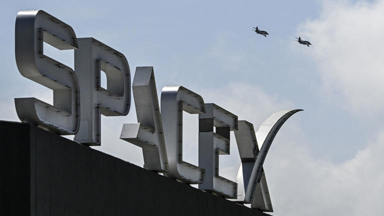 SpaceX seeks federal approval to launch 1 million solar-powered ...