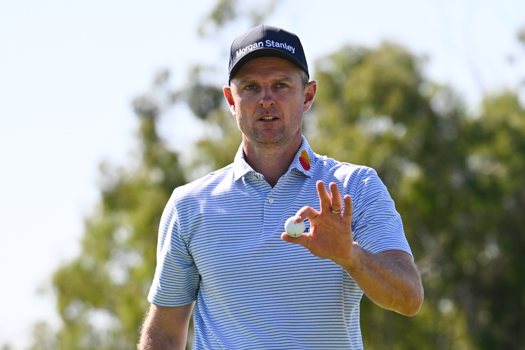 Justin Rose delivers a Tiger-like performance at Torrey Pines. He leads by 6 shots<br><br>