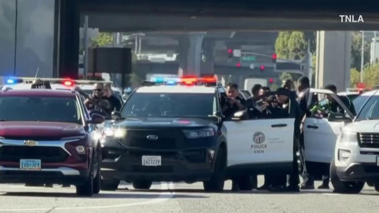 Pursuit of murder suspect shuts down 405 Freeway off-ramp in Hawthorne