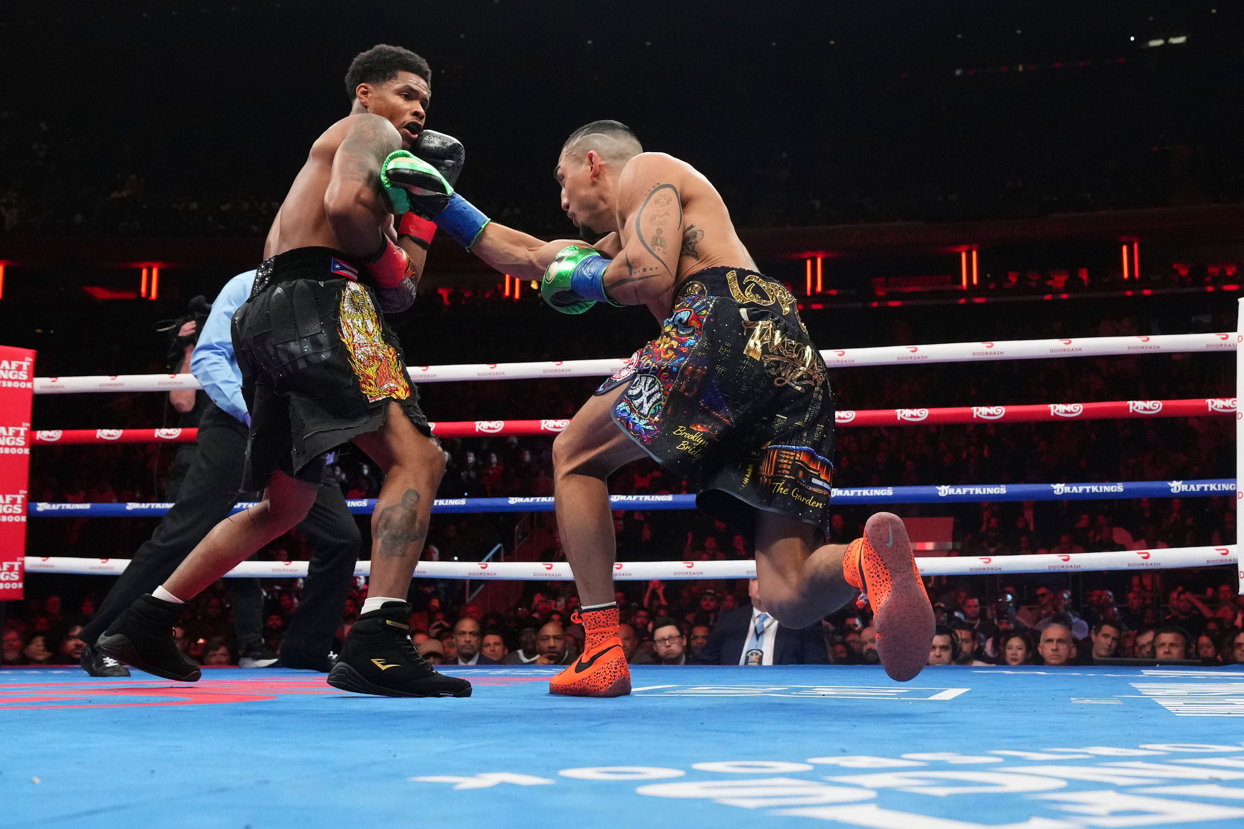 Shakur Stevenson dominates Teofimo Lopez to become a 4-division champion