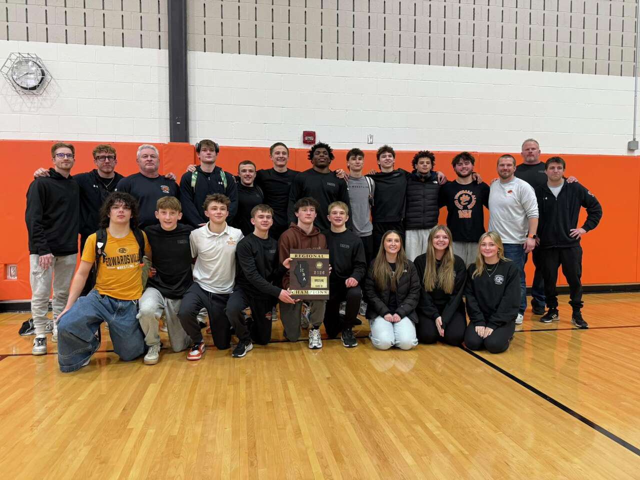Edwardsville crowns five champs, wins 14th straight regional