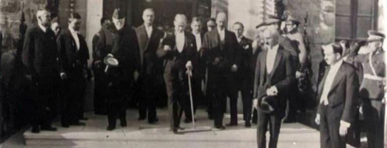 Ο Κεμάλ με τον Βενιζέλο στην Άγκυρα.