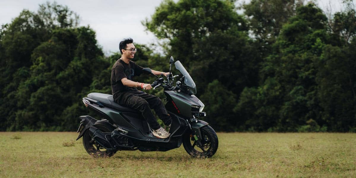 4 cara mengatur posisi kaki agar berkendara motor lebih nyaman