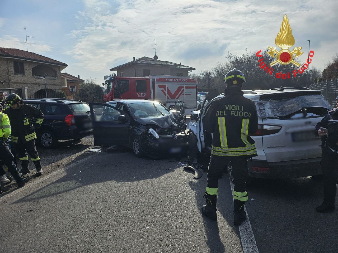 Incidenti stradali con cinque feriti a Giussano: scontro frontale e un ...