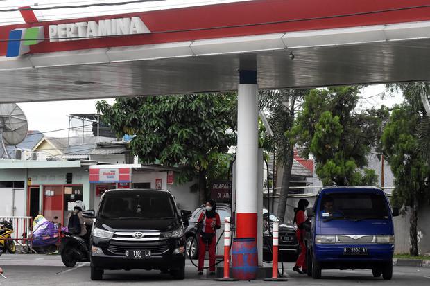 Harga BBM kompak turun per 1 Februari, cek dari Pertamina hingga Shell