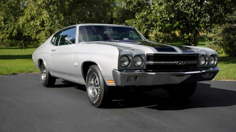 The 450-Horsepower Family Sedan That History Forgot — image 1