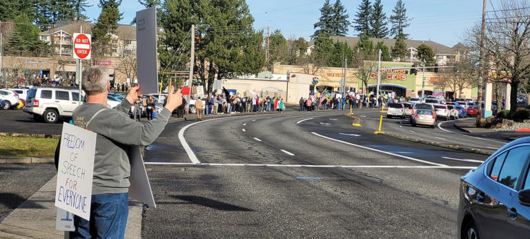 Federal agents use tear gas on Oregon 'ICE Out' protesters