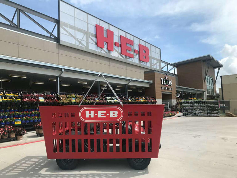 H-E-B cooks up Texas-sized fresh upgrades for New Braunfels store
