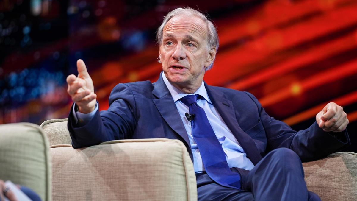 Billionaire Dalio sends 2-word message on Fed pick Warsh<br>