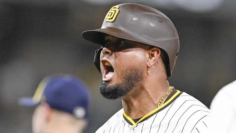 Luis Arraez signs with Giants after team promised to play him at second base<br><br>