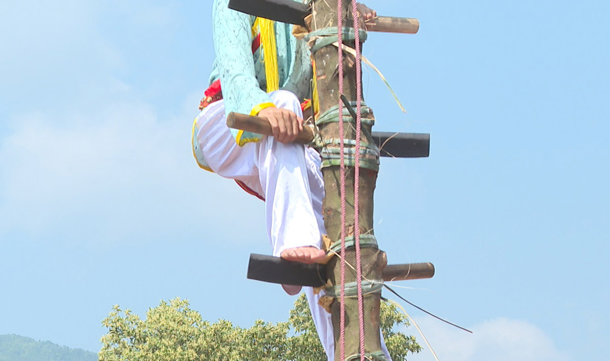 Leo dao, nghi lễ huyền bí trong lễ hội Đại Phan ở Quảng Ninh