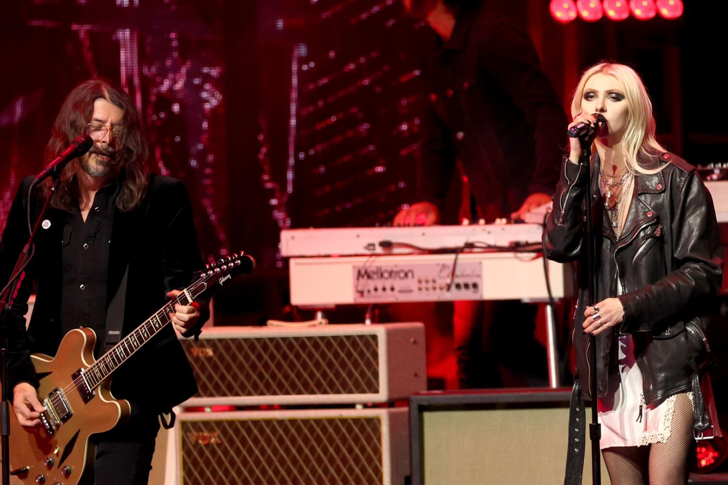 Dave Grohl of Foo Fighters, left, and Taylor Momsen perform. ((Matt Winkelmeyer / Getty Images))