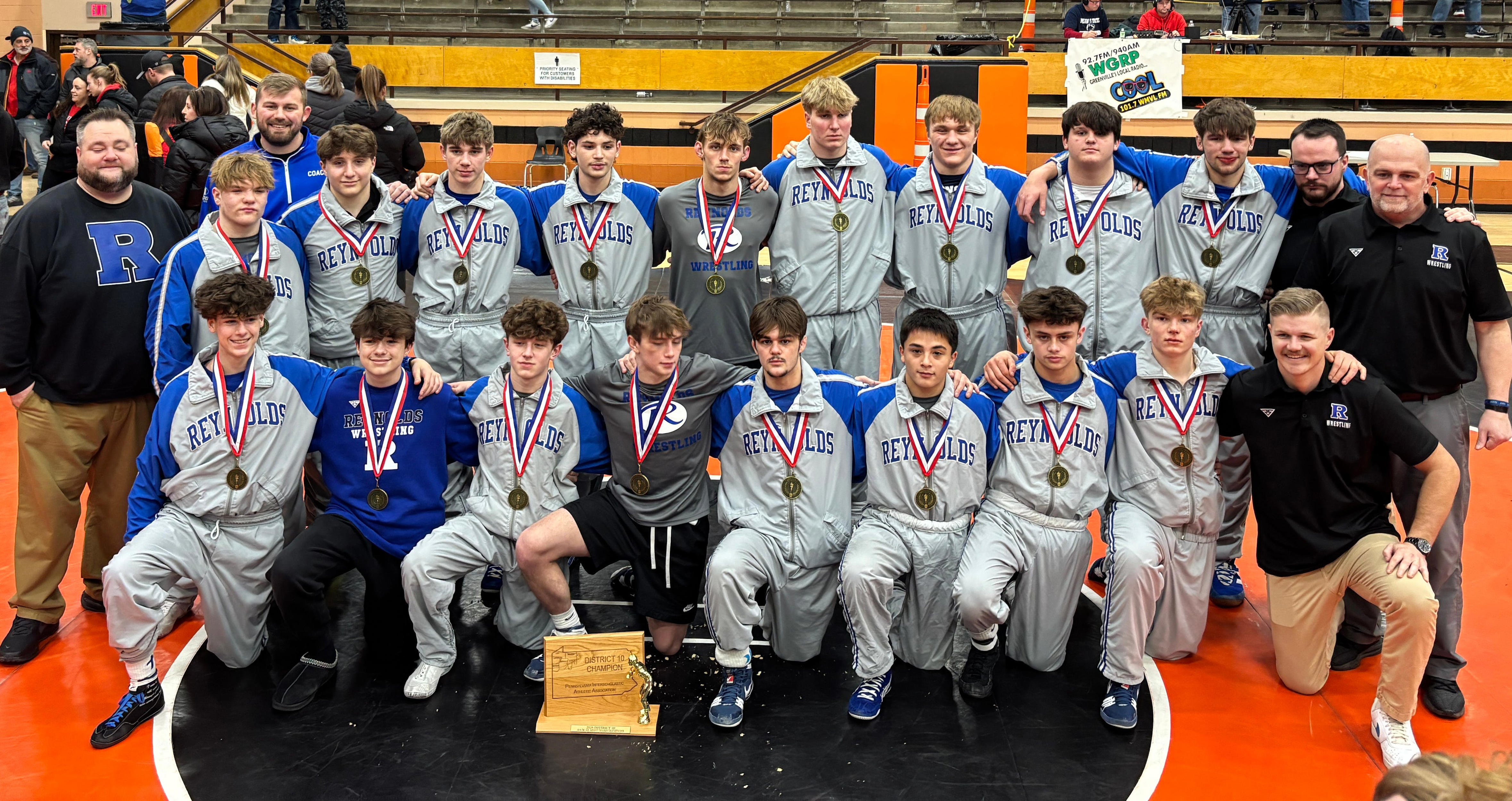Which District 10 wrestling teams qualified for PIAA championships?