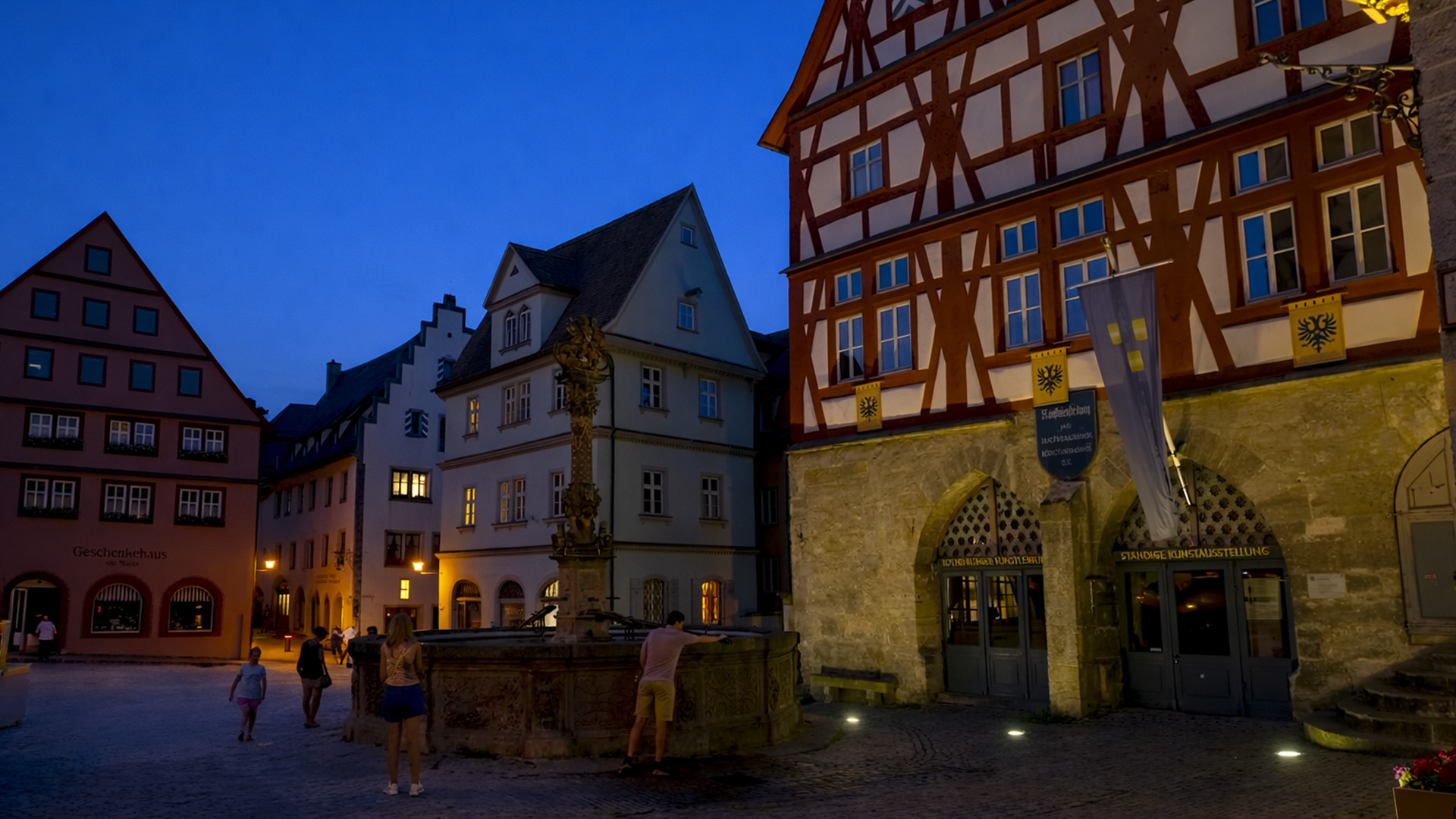 Rothenburg ob der Tauber fairytale evening town walk (4K)