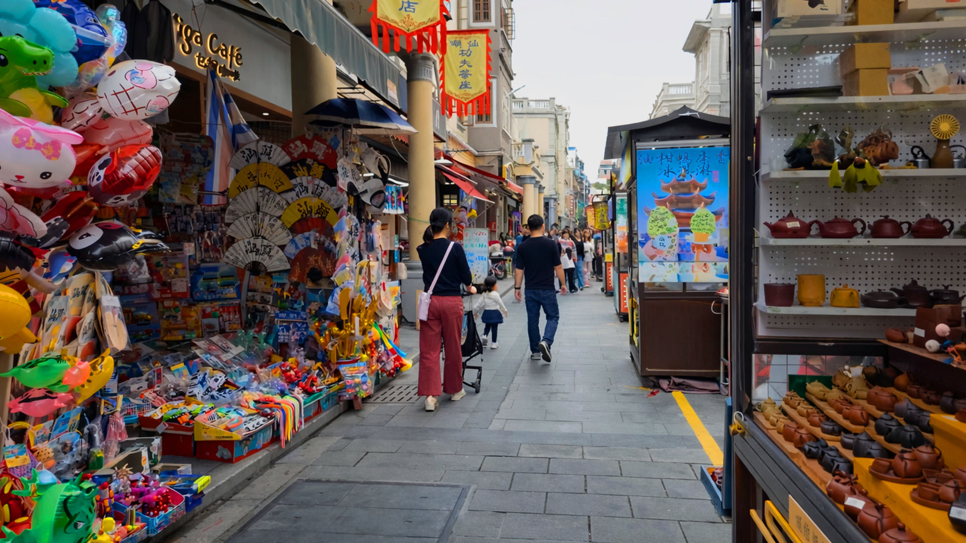 China street full of toys and crafts