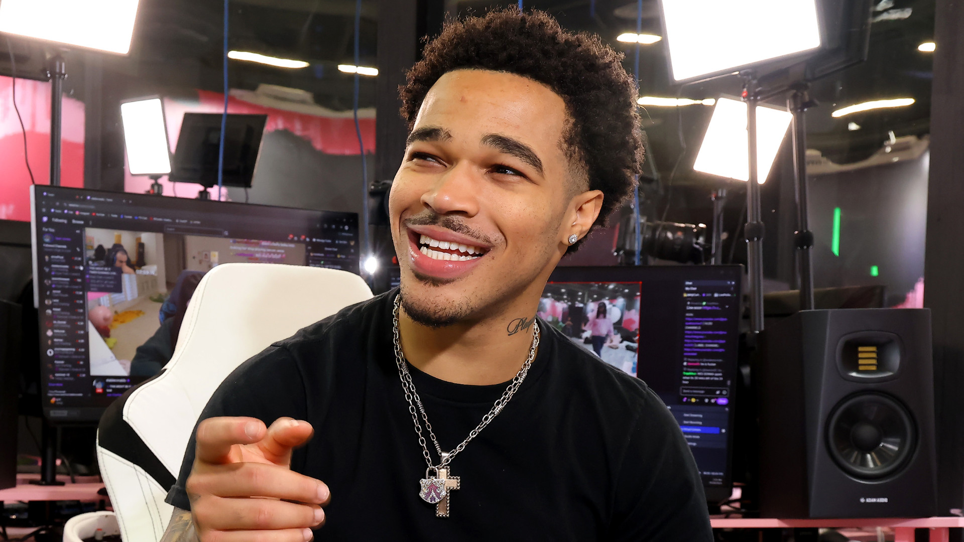 PlaqueBoyMax compares rapping to streaming: 'The audience is my chat'