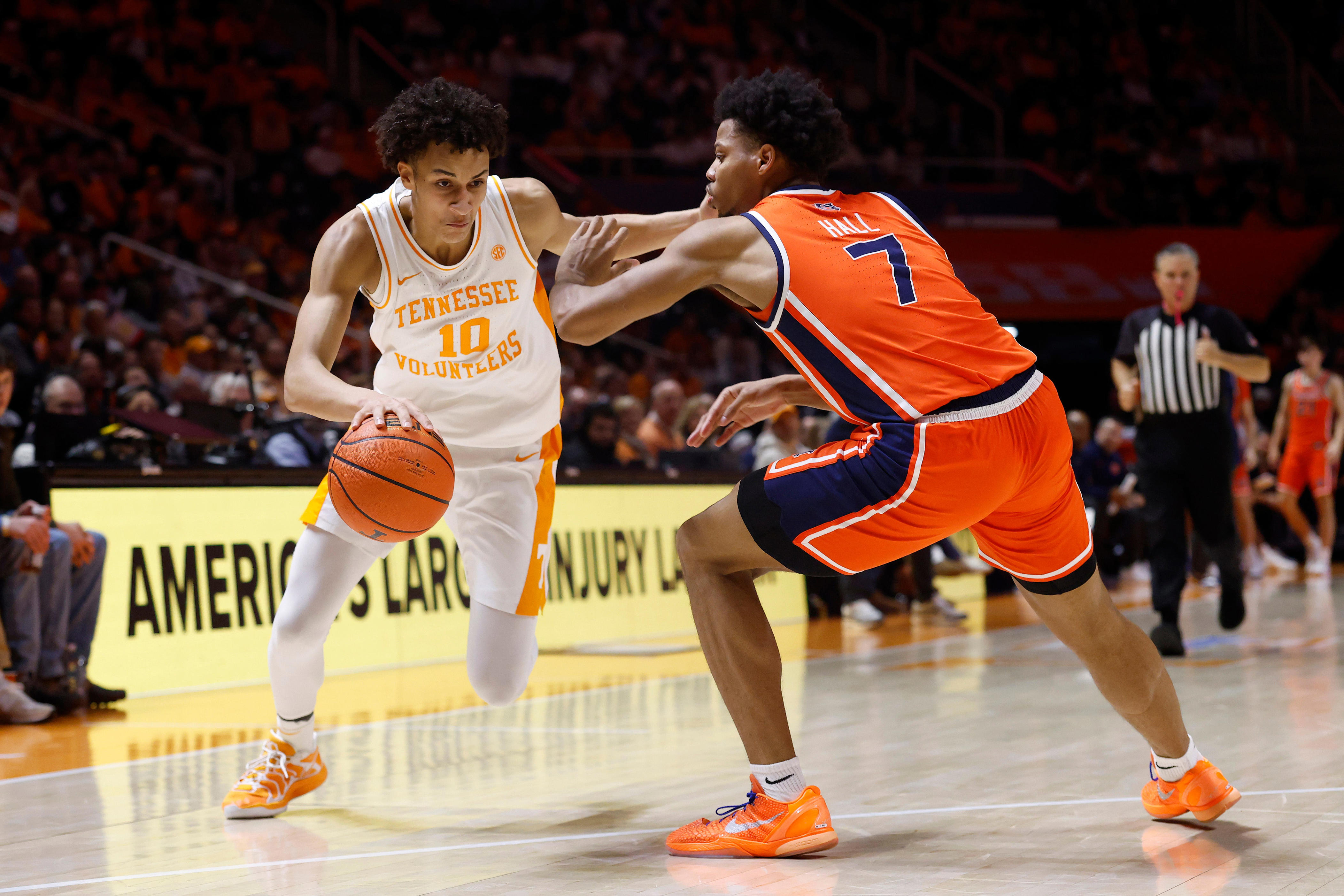 Nate Ament scores 22 points for Tennessee against Auburn