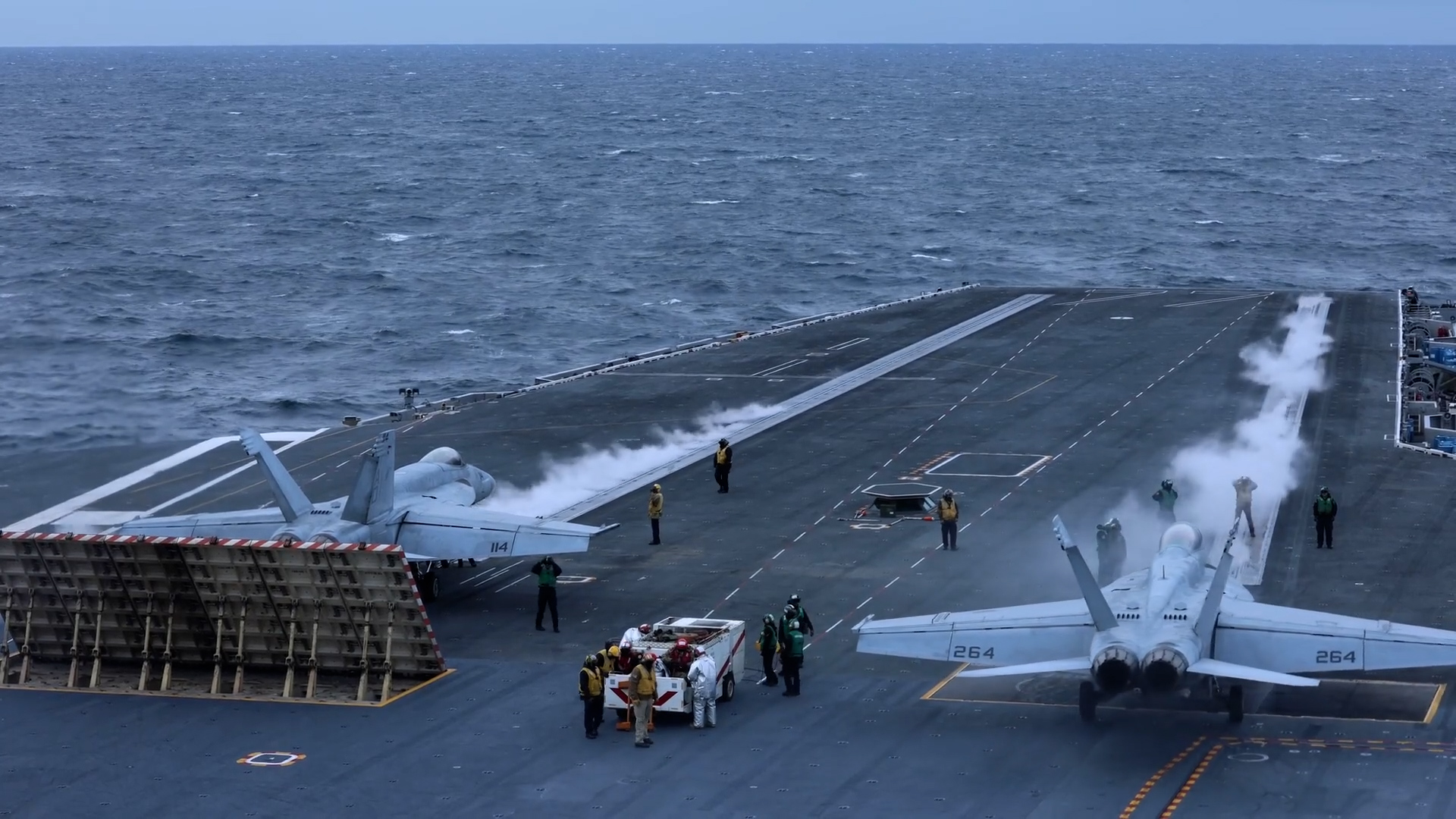 comment-les-pilotes-de-la-navy-font-d-coller-les-super-hornet-depuis-un