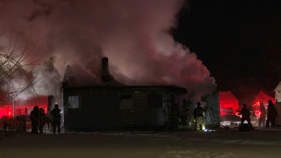 One dead in morning fire on Fort Wayne’s south side