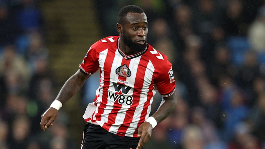 Lutsharel Geertruida knows Arne Slot well. | Neal Simpson/Sportsphoto/Allstar/Getty Images