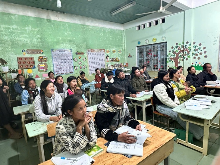 Bà Y Ngọc làm trưởng Ban chỉ đạo phổ cập giáo dục, xóa mù chữ tỉnh Quảng Ngãi