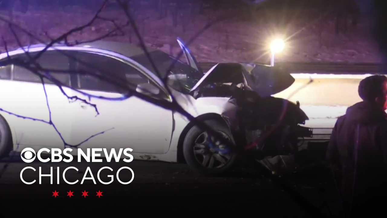 Pedestrian hurt during multi-vehicle crash on Edens Expressway