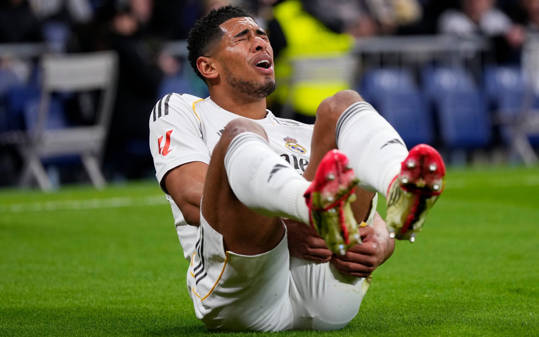 Jude Bellingham abandona el campo entre lágrimas en un gran susto para Inglaterra en el Mundial