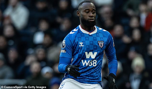 Mateta frustrado por el retraso en el traspaso al AC Milan y el Chelsea enfrascado en conversaciones con Jeremy Jacquet: Observatorio