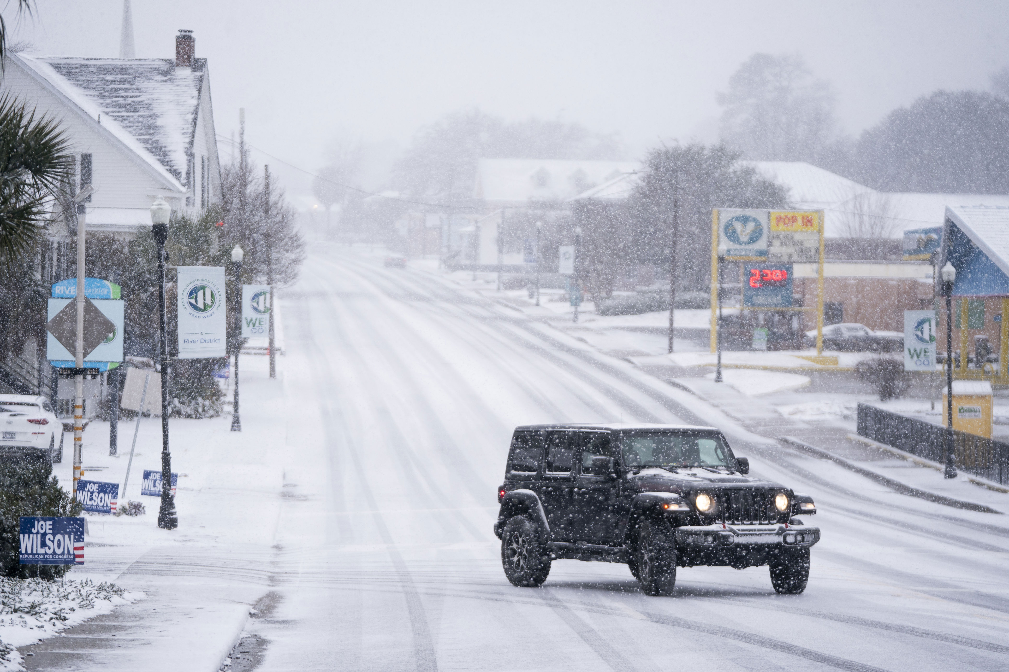 Bomb cyclone explodes, dragging Arctic blast over US states