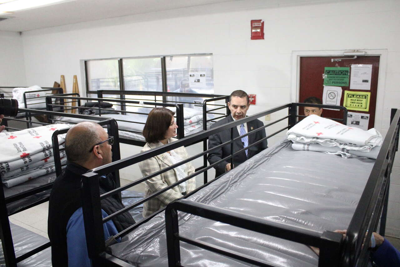 Cuellar: Migrant families released to Laredo without federal aid<br><br>