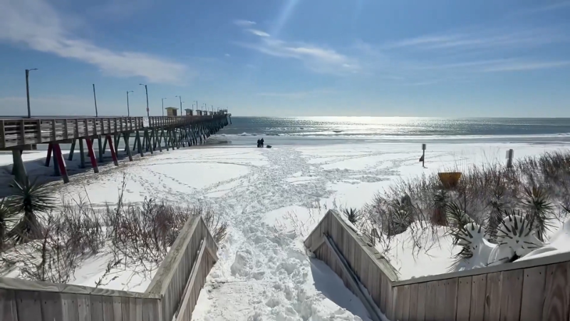 Intense snow leaves North Carolina beach towns buried<br><br>