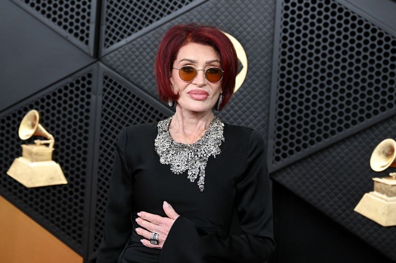 Sharon Osbourne's awkward red carpet moment exposed as assistant grabs her  shoes