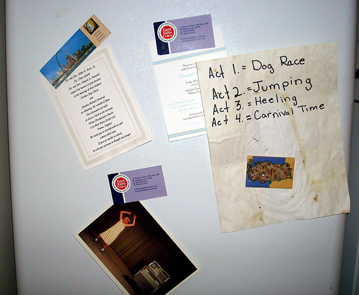 “No One Can Stop Me”: 38 People Confess To The Weirdest Things They Do Living Alone