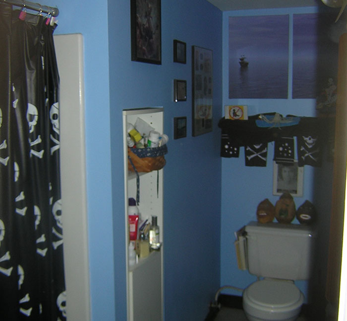 “No One Can Stop Me”: 38 People Confess To The Weirdest Things They Do Living Alone