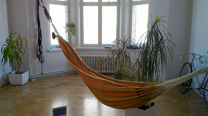 “No One Can Stop Me”: 38 People Confess To The Weirdest Things They Do Living Alone
