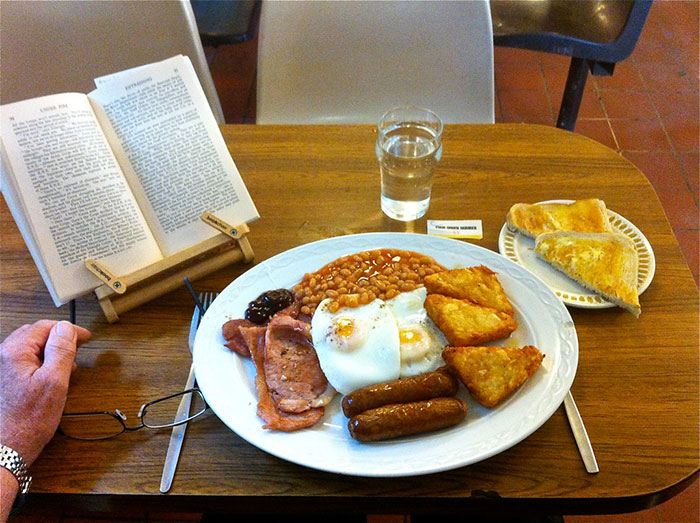 “No One Can Stop Me”: 38 People Confess To The Weirdest Things They Do Living Alone